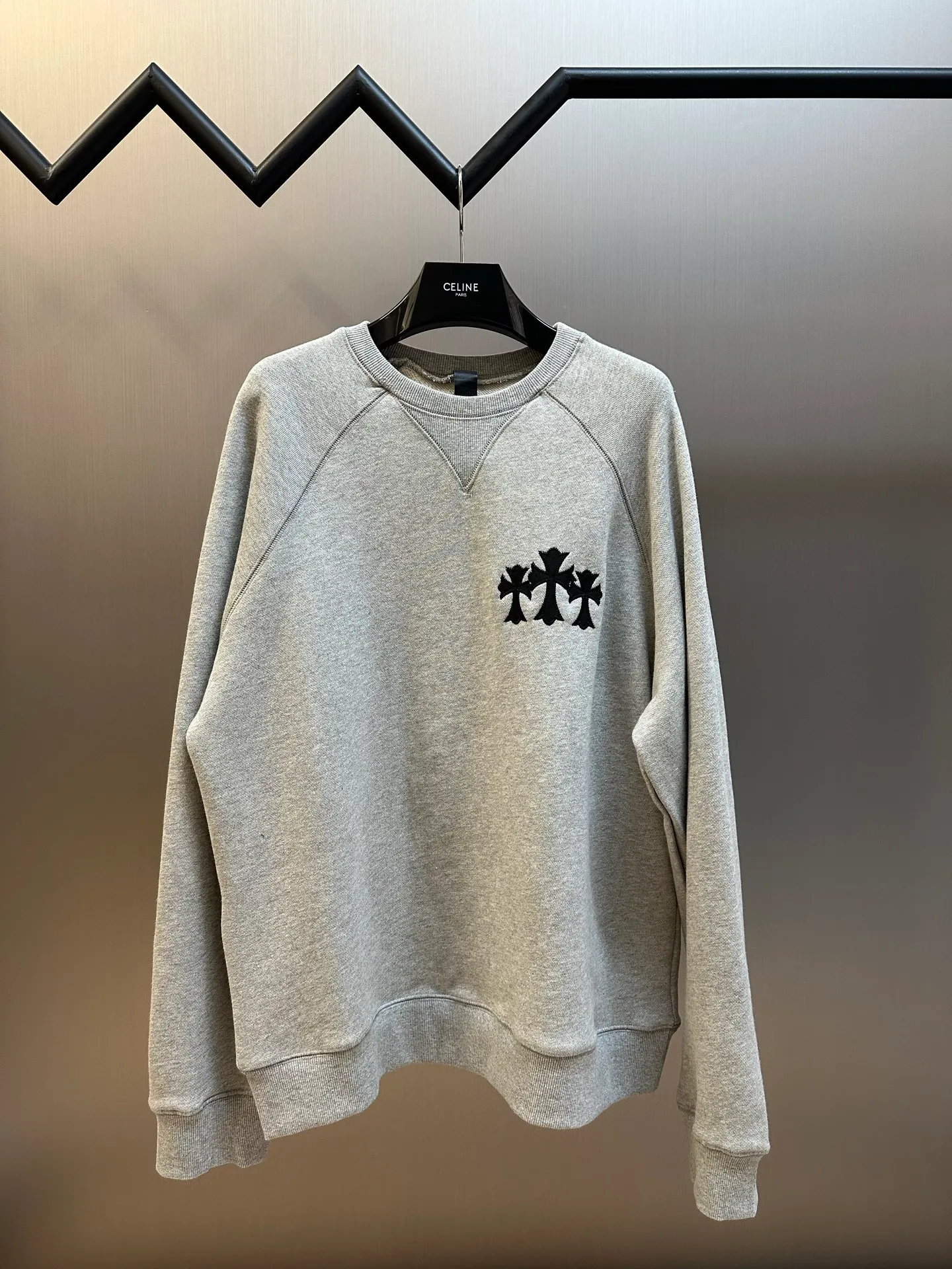 P410 Chrome Hearts Logo Round Neck Sweatshirt Made of custom-made heavy fortress intertwined air cotton fabric, Chrome Hearts cross patch embroidery decoration on the chest, becoming the ultimate interpretation of dark Gothic style. CH Gothic font is the finishing touch on the back panel. The logo iron plate sways slightly with the swing of the body, adding a sense of movement and vitality.  Using imported machine appliqué embroidery technology, advanced computer control systems and precision mechanical components are used to achieve the Chrome Hearts logo appliqué operation, presenting an embroidery effect with both clarity and three-dimensionality.  size：s m l xl